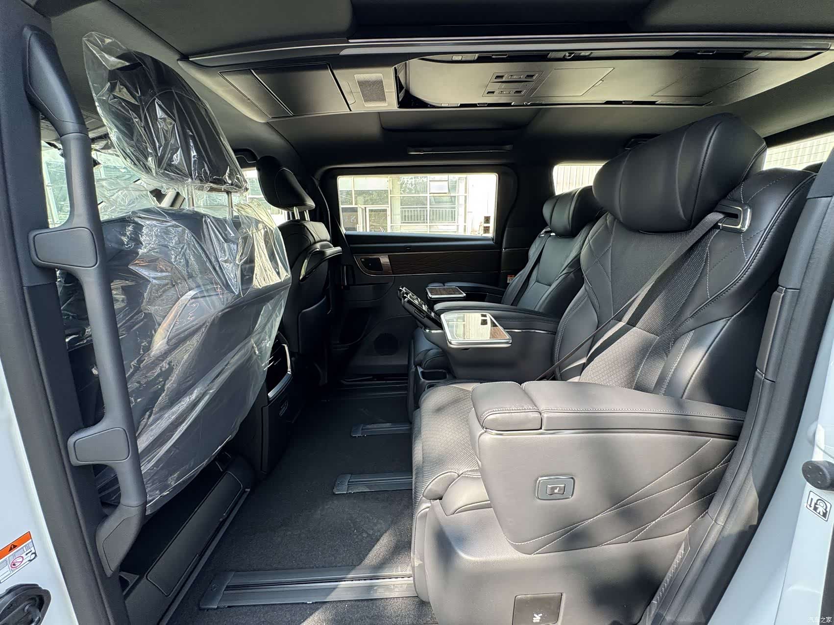Toyota Alphard, 2025 11