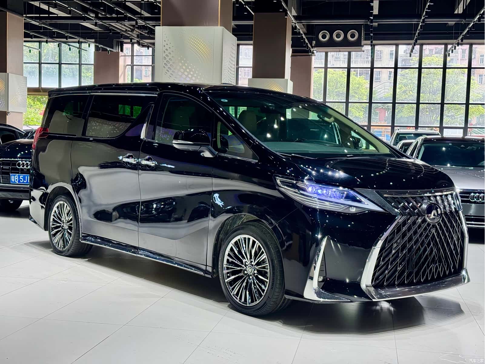 Toyota Vellfire, 2021 3