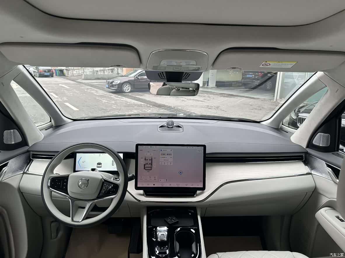 Volvo EM90, 2024 10