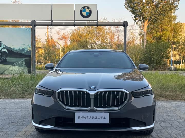 BMW i5 2024 eDrive 35L zun xiang xing hao hua tao zhuang