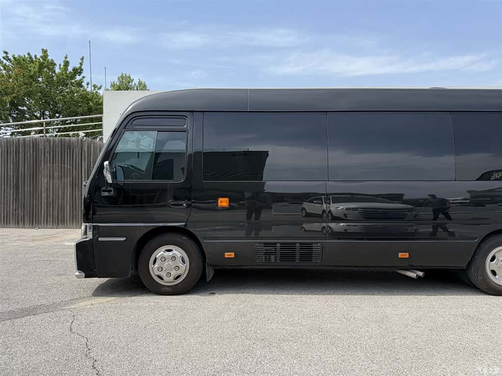 Toyota Coaster, 2023 3