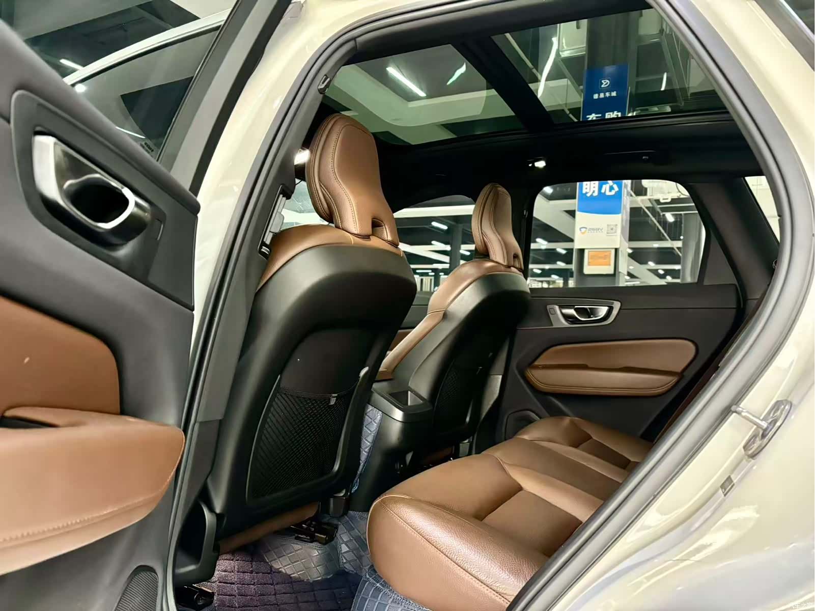 Volvo XC60, 2022 все фото