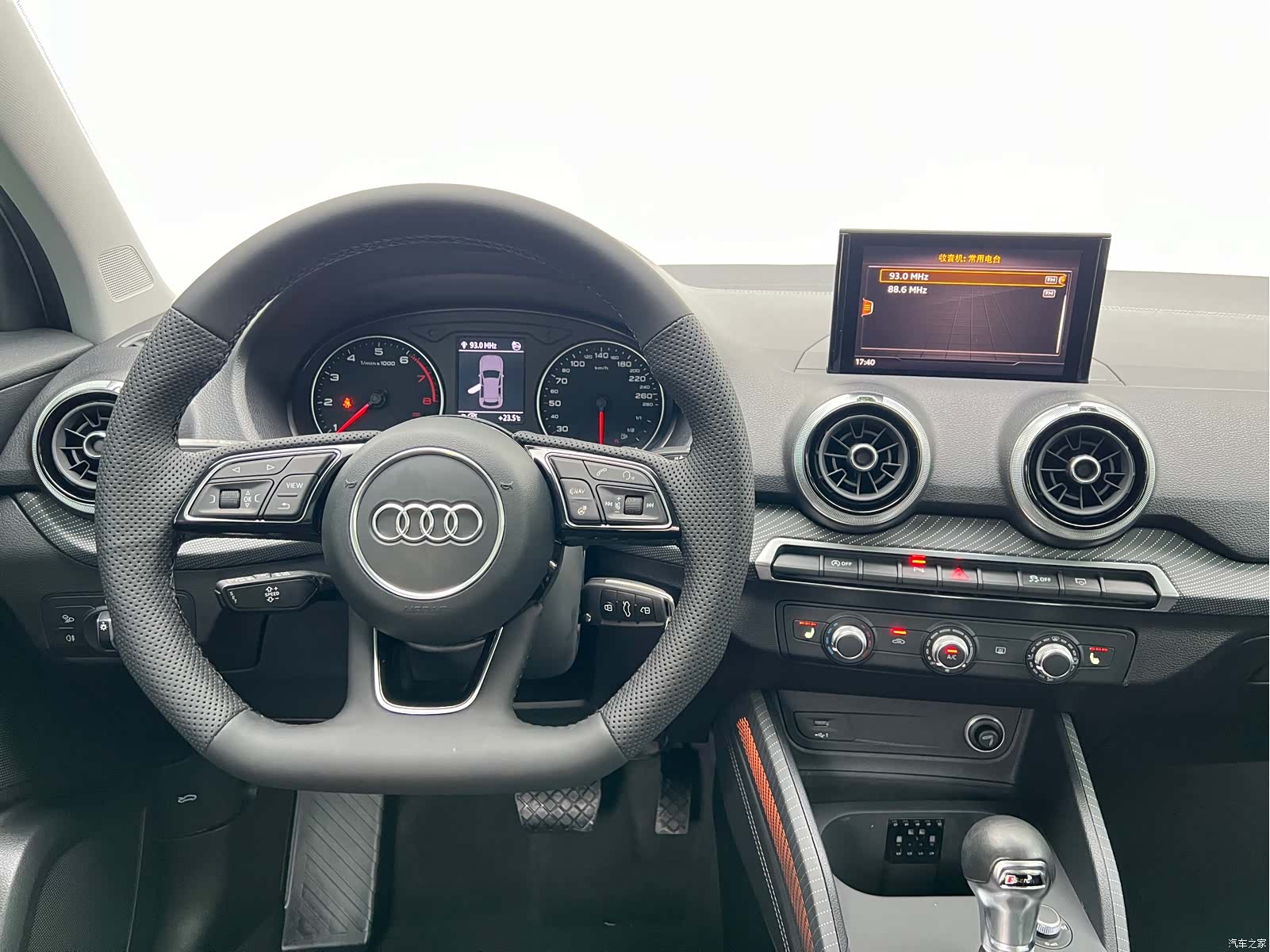 Audi Q2L, 2022 9