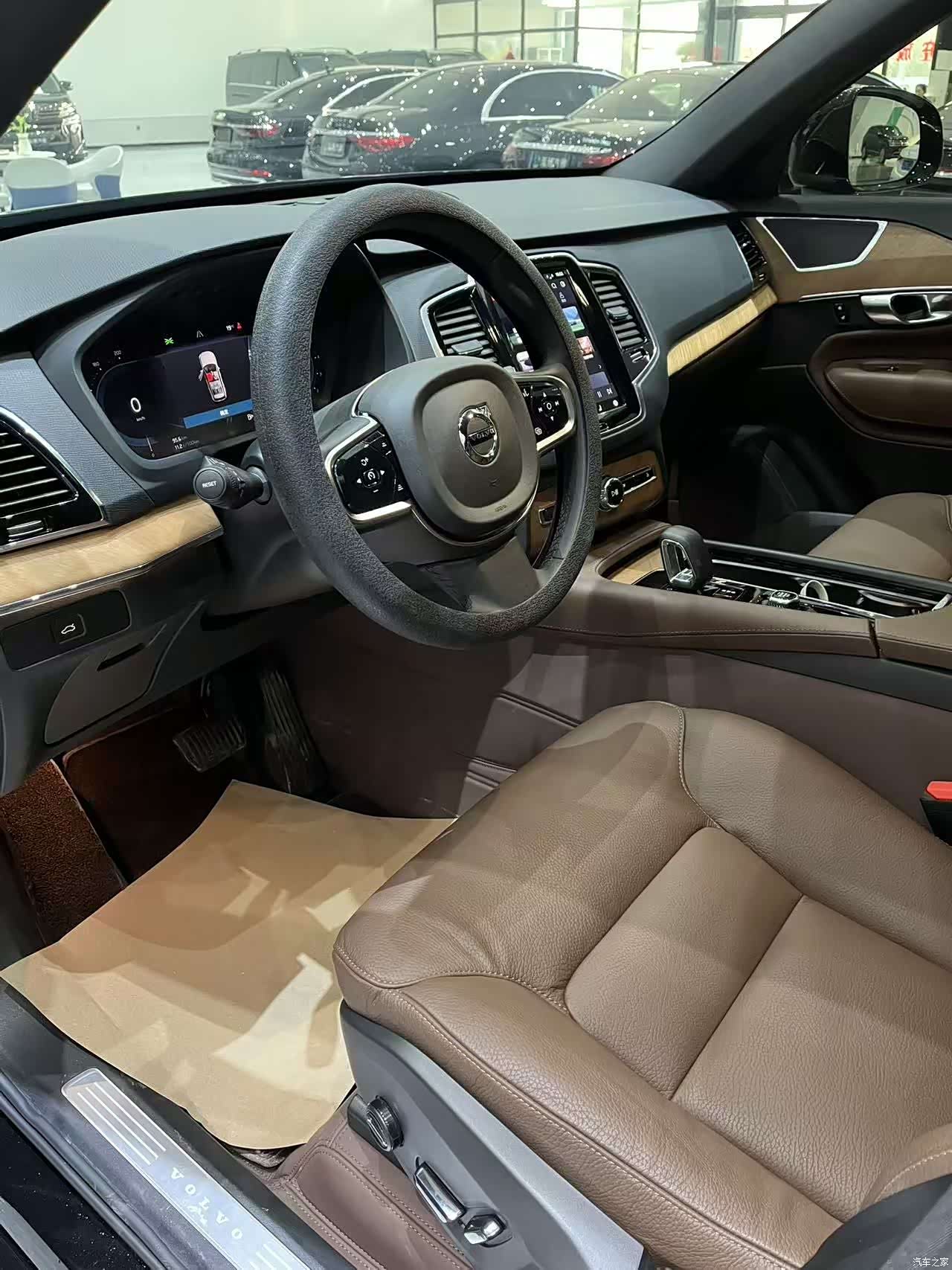 Volvo XC90, 2025 4
