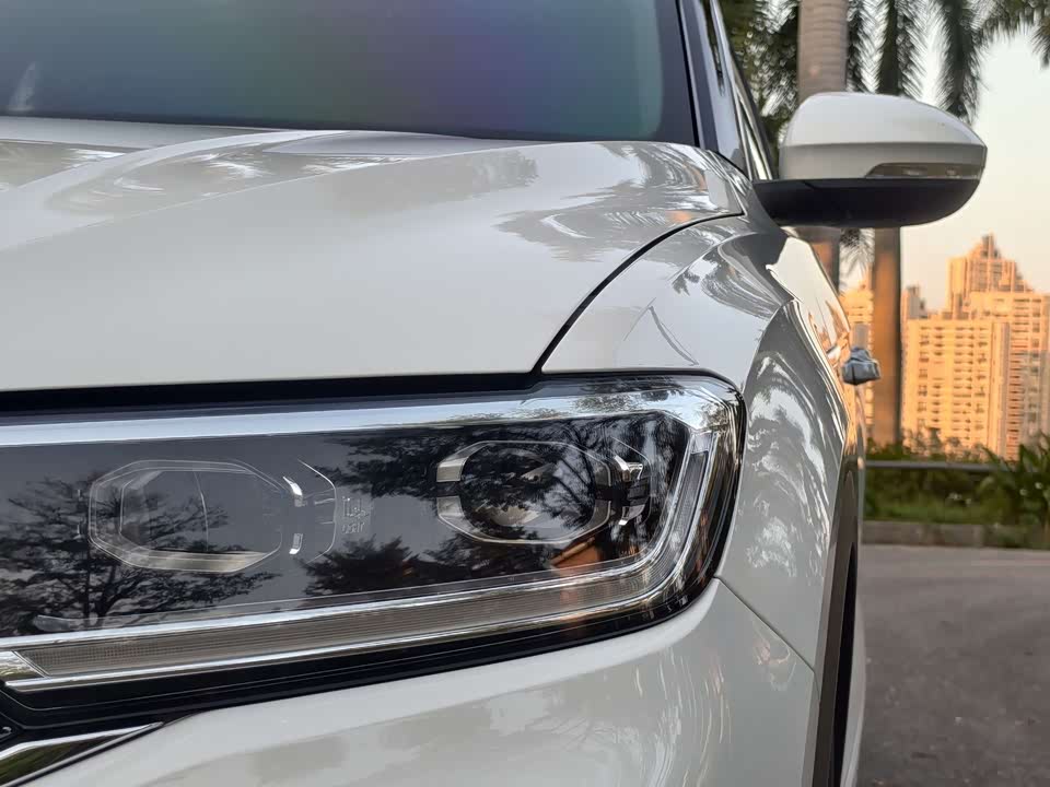 Volkswagen T-ROC exploring Songs