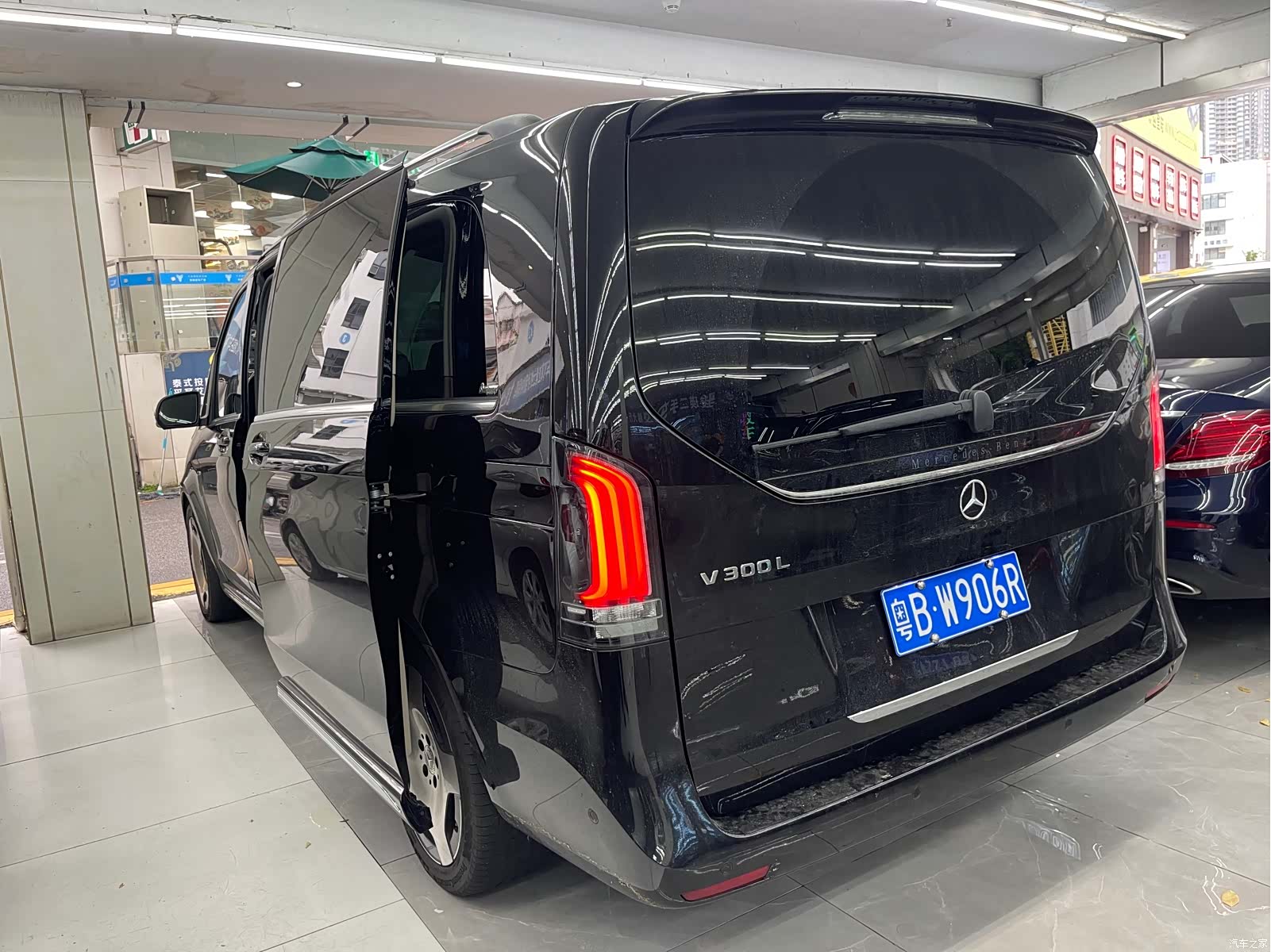 Mercedes-Benz V-Class, 2025 3