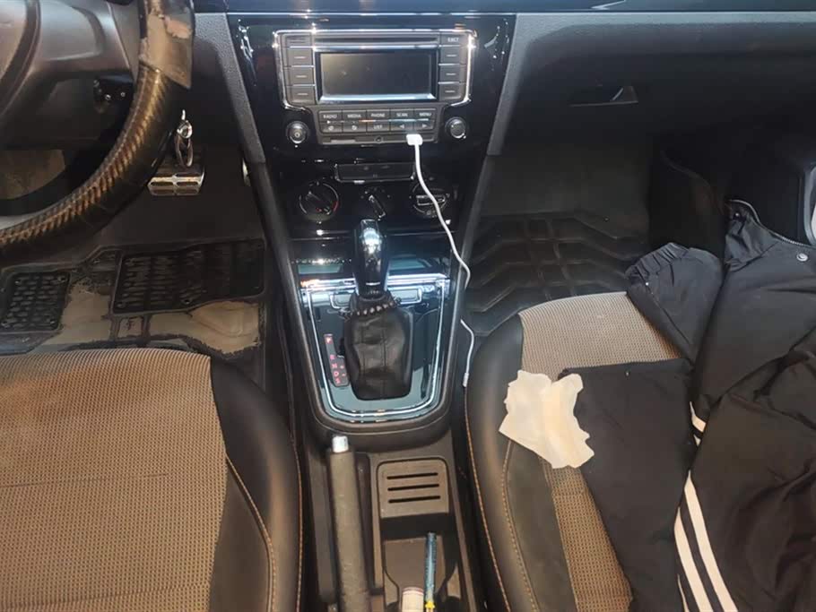 Volkswagen C-TREK Wei Collar