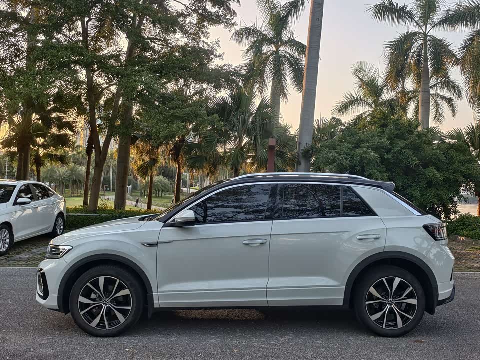 Volkswagen T-ROC exploring Songs