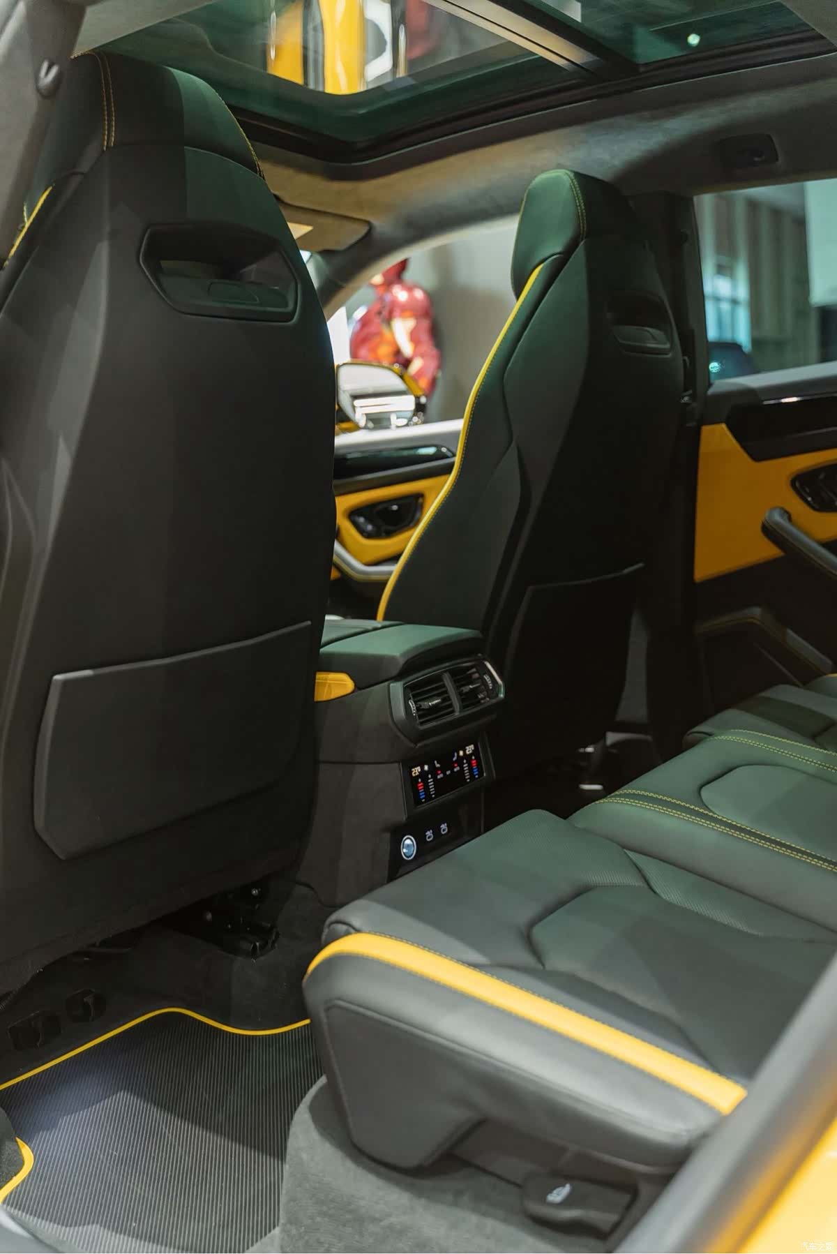 Lamborghini Urus, 2025 11