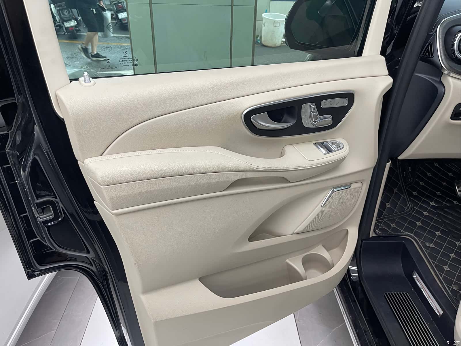 Mercedes-Benz V-Class, 2025 20