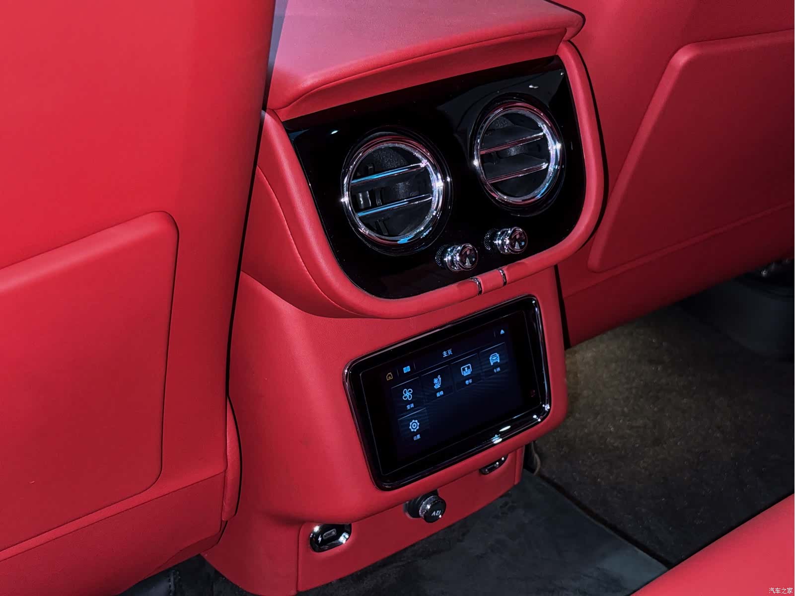 Bentley Bentayga, 2022 22