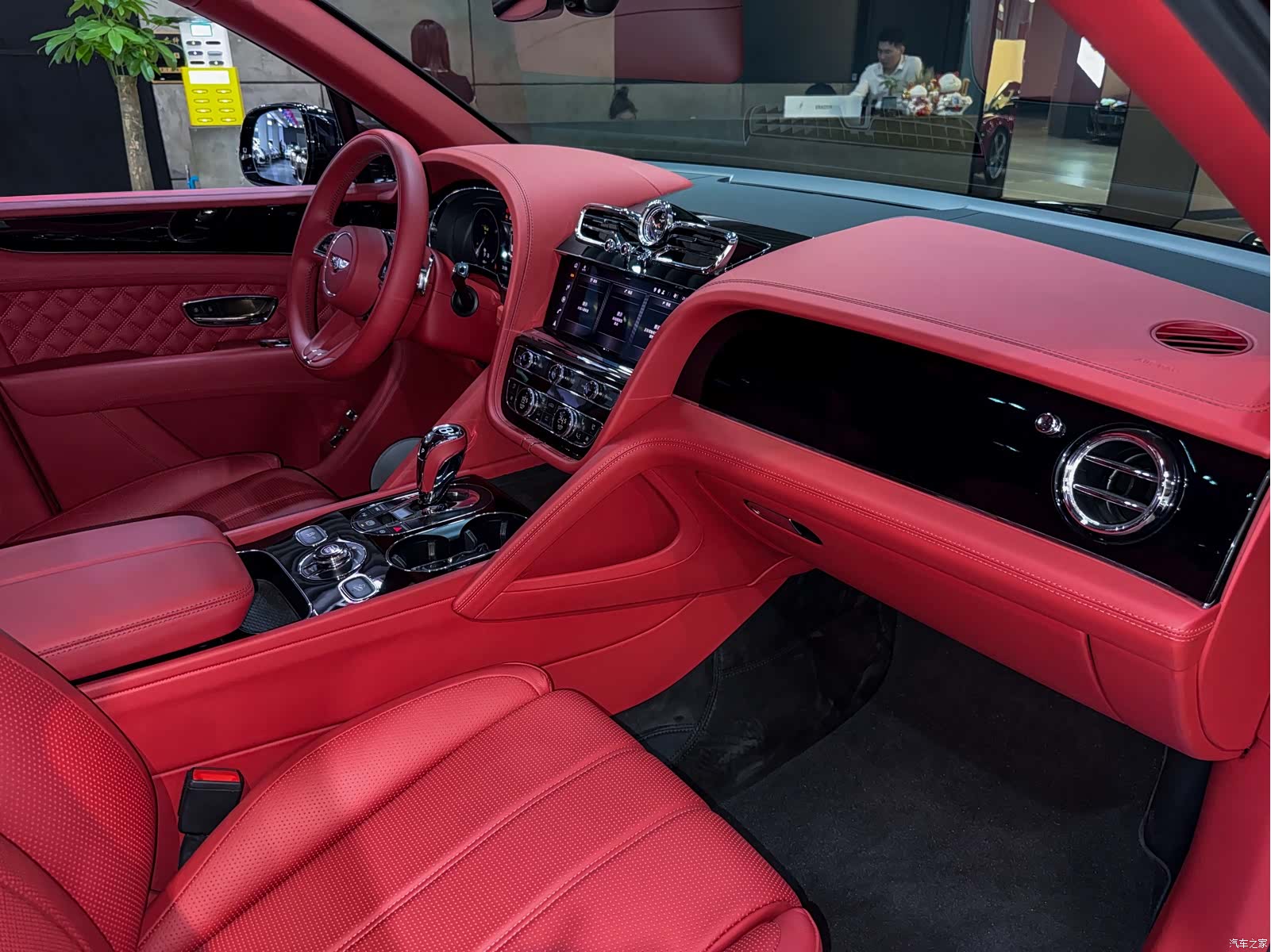 Bentley Bentayga, 2022 25