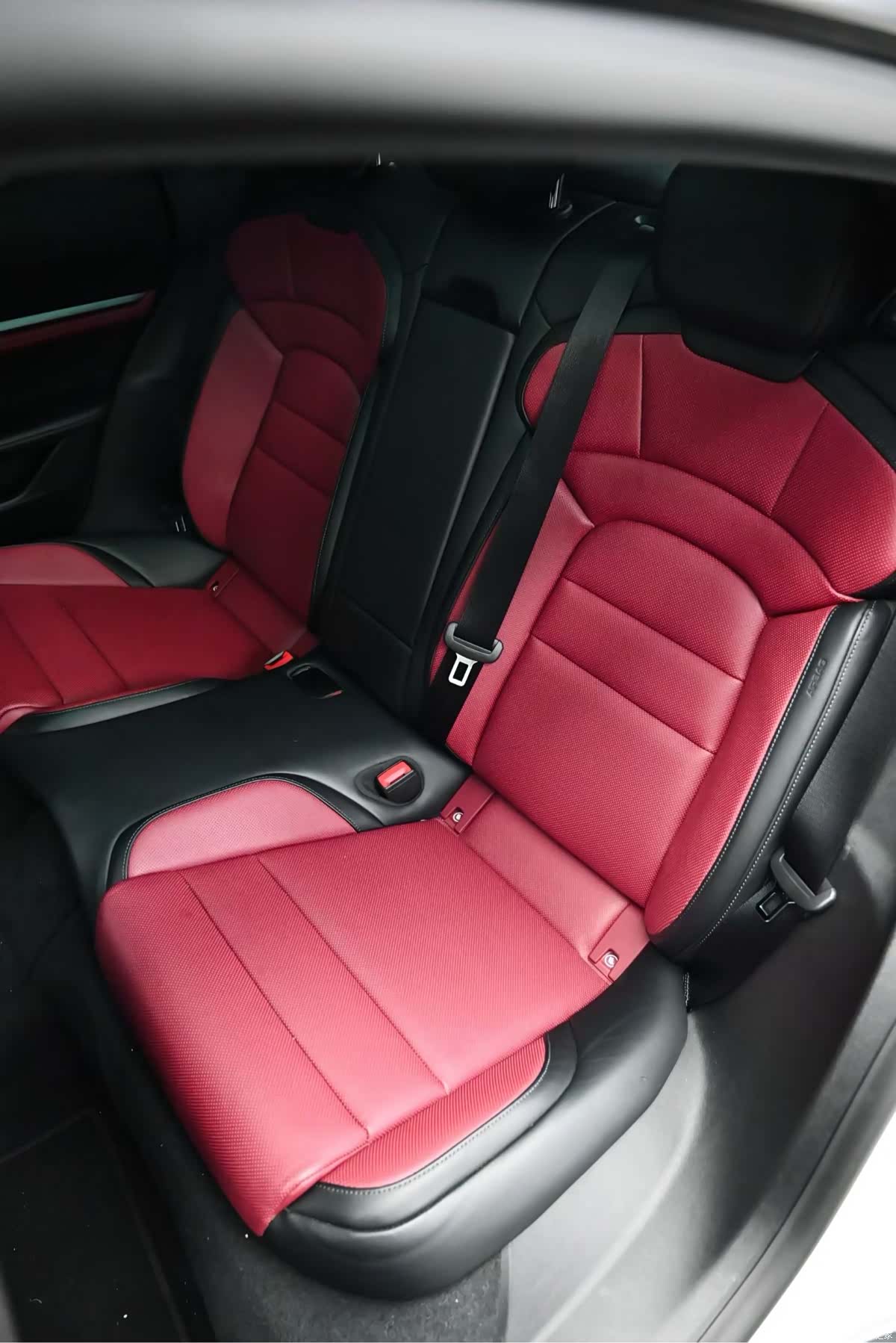 Porsche Taycan, 2026 9