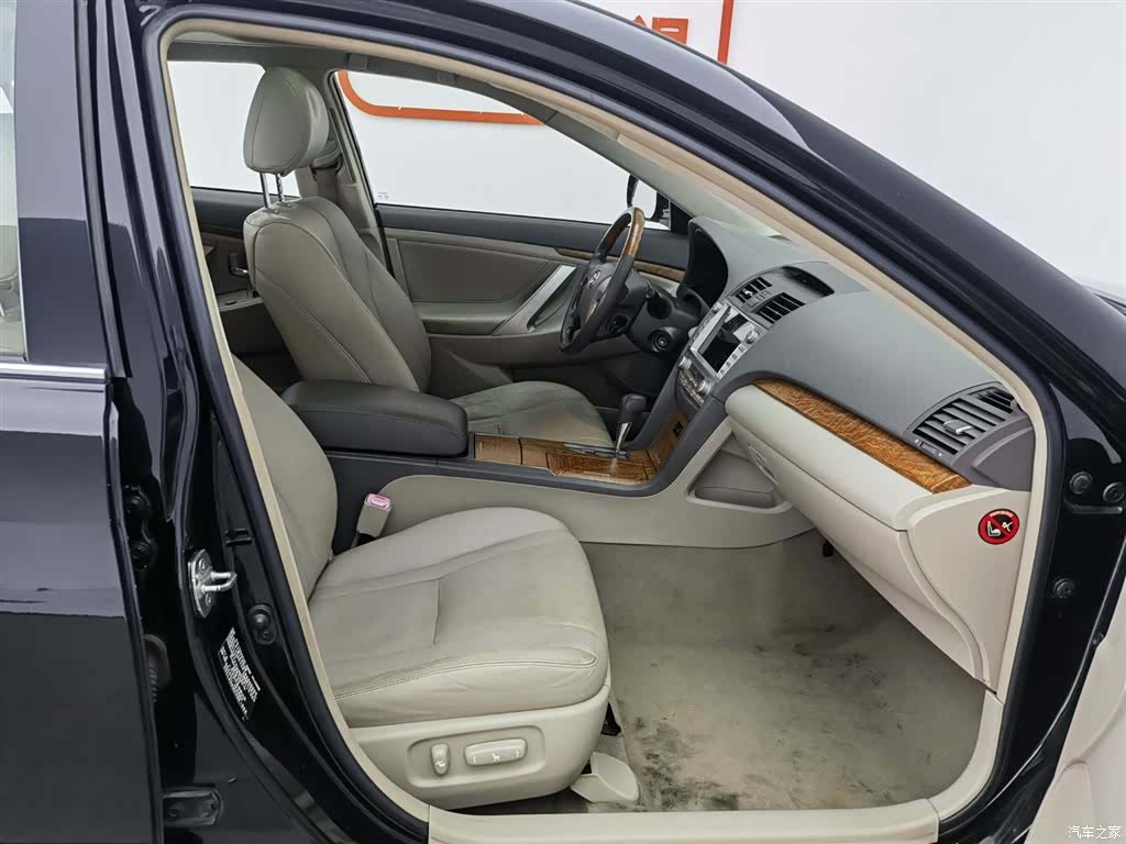 Toyota Camry, 2011 23