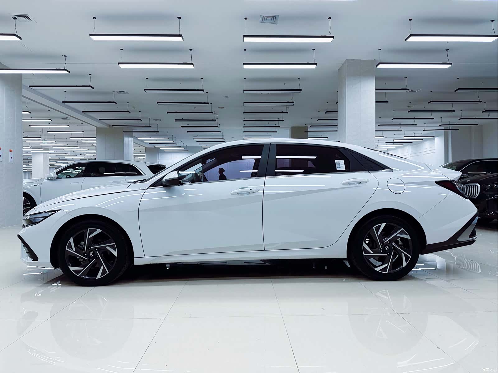 Hyundai Elantra, 2024 все фото