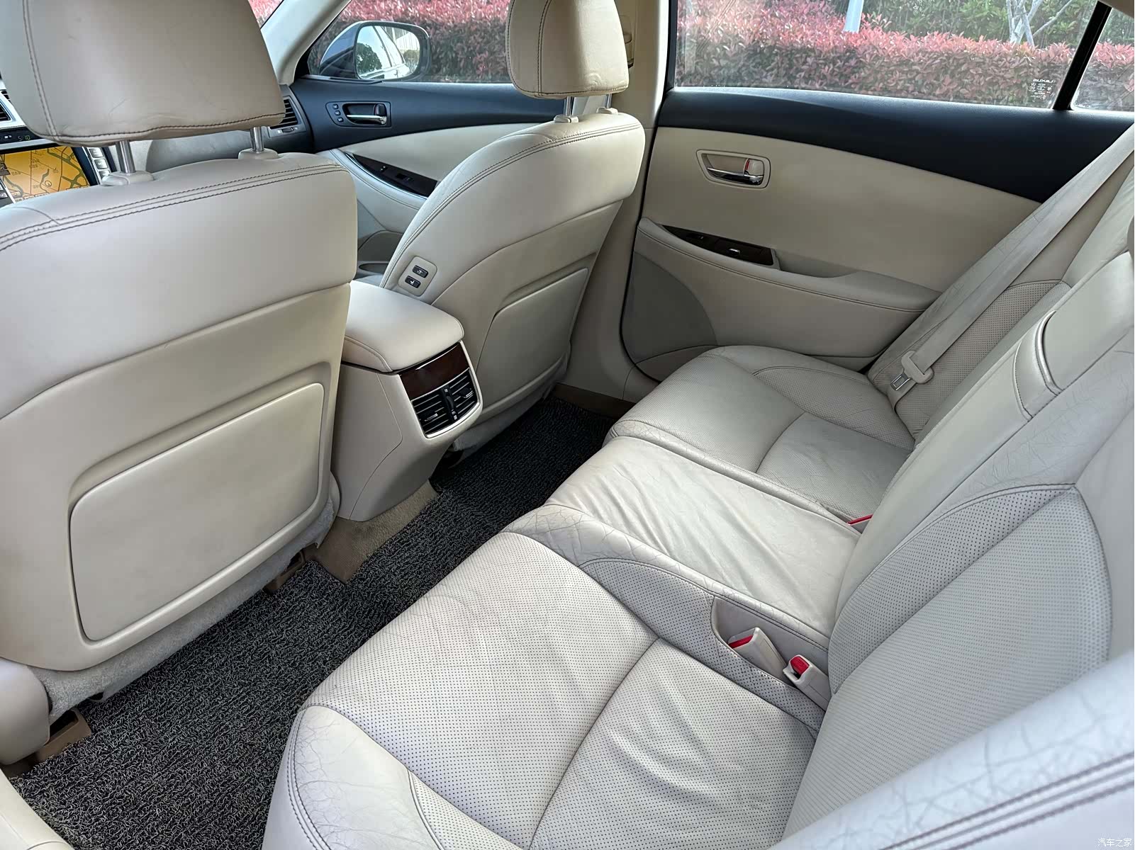Lexus ES, 2011 10
