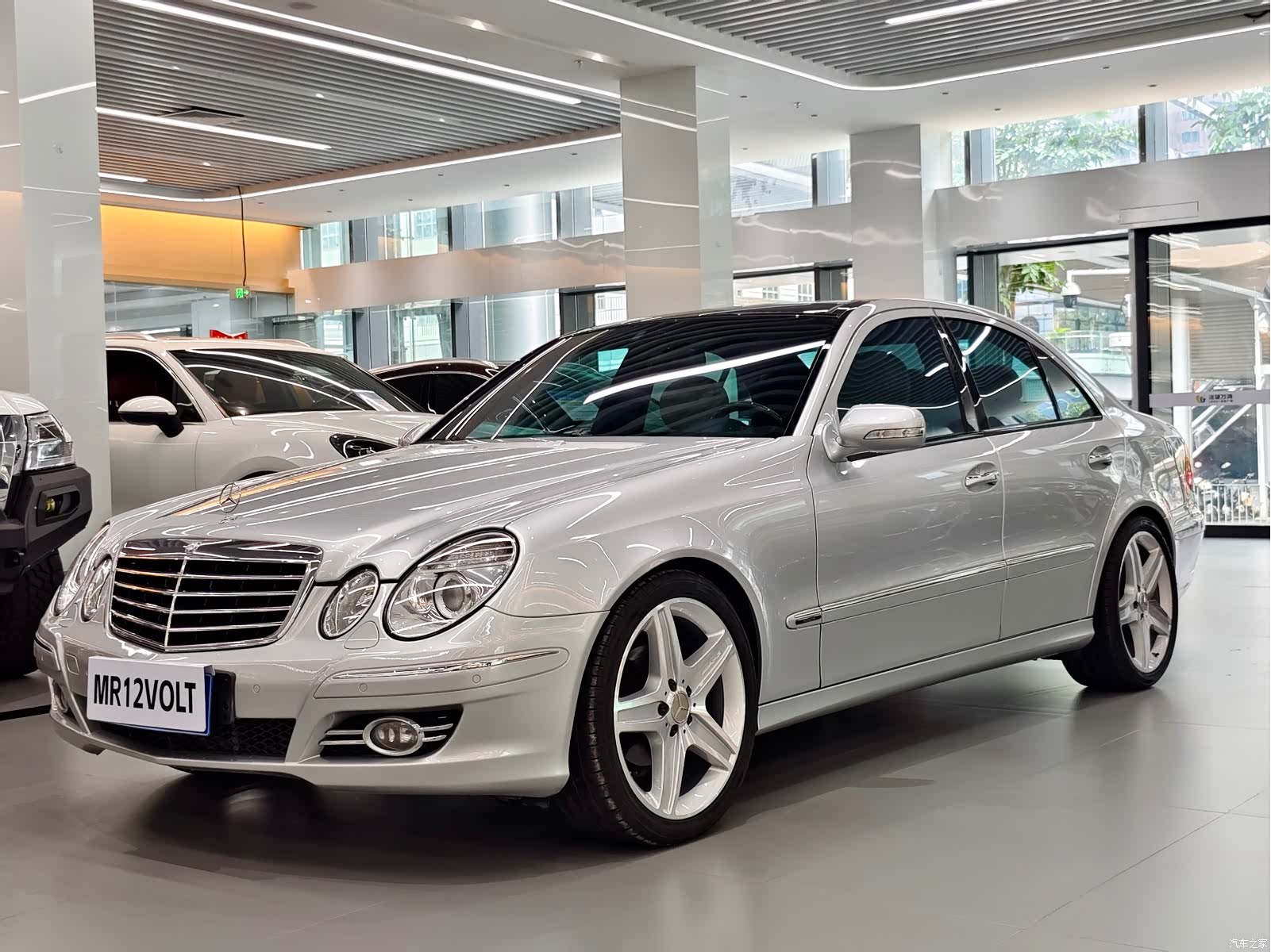 Mercedes-Benz E-Class, 2009 1