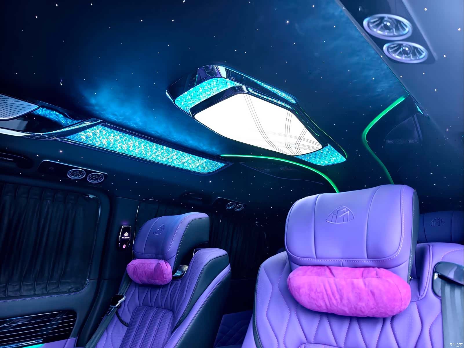 Mercedes-Benz 7, 2025 все фото