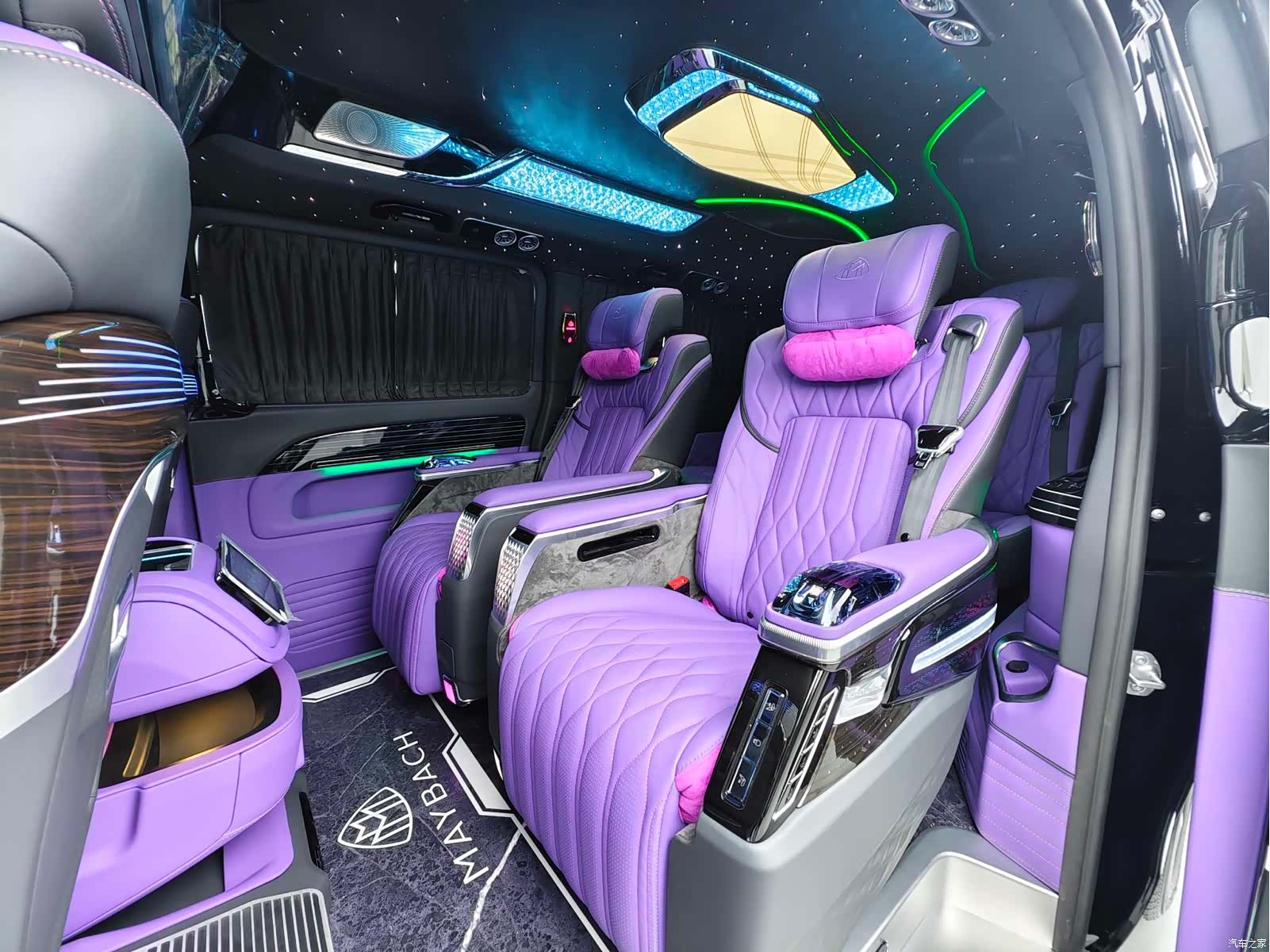 Mercedes-Benz 7, 2025 6