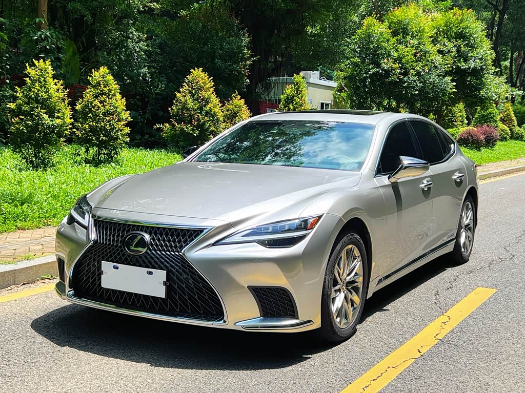 Lexus LS