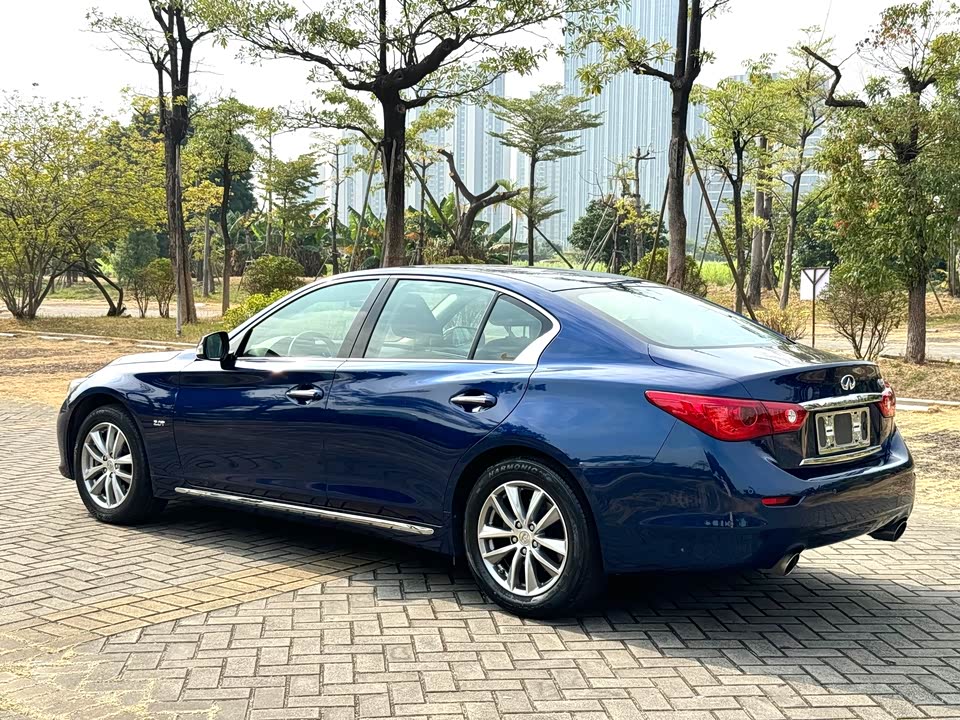Infiniti Q50L