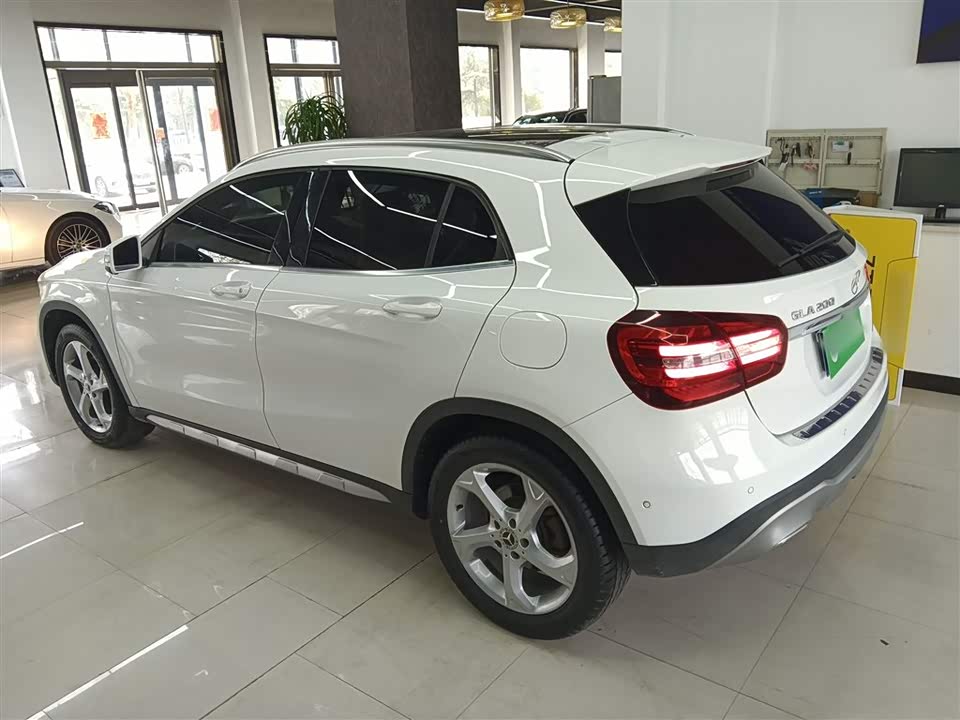Mercedes-Benz GLA