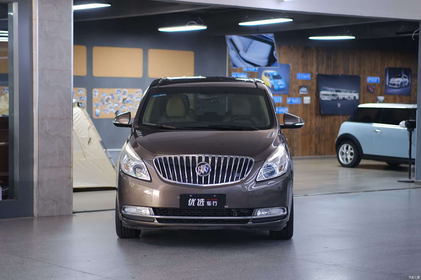 Buick GL8, 2011 7