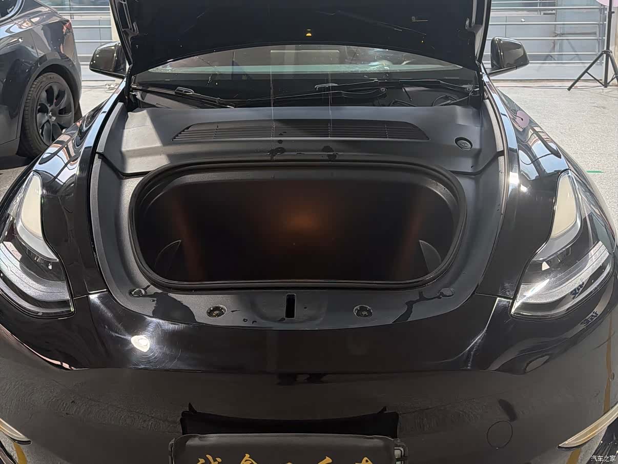 Tesla Model Y, 2023 13