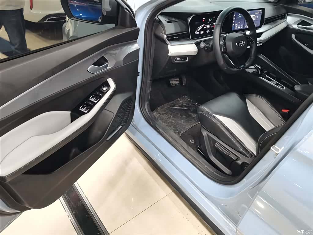 Geely Binray, 2025 16