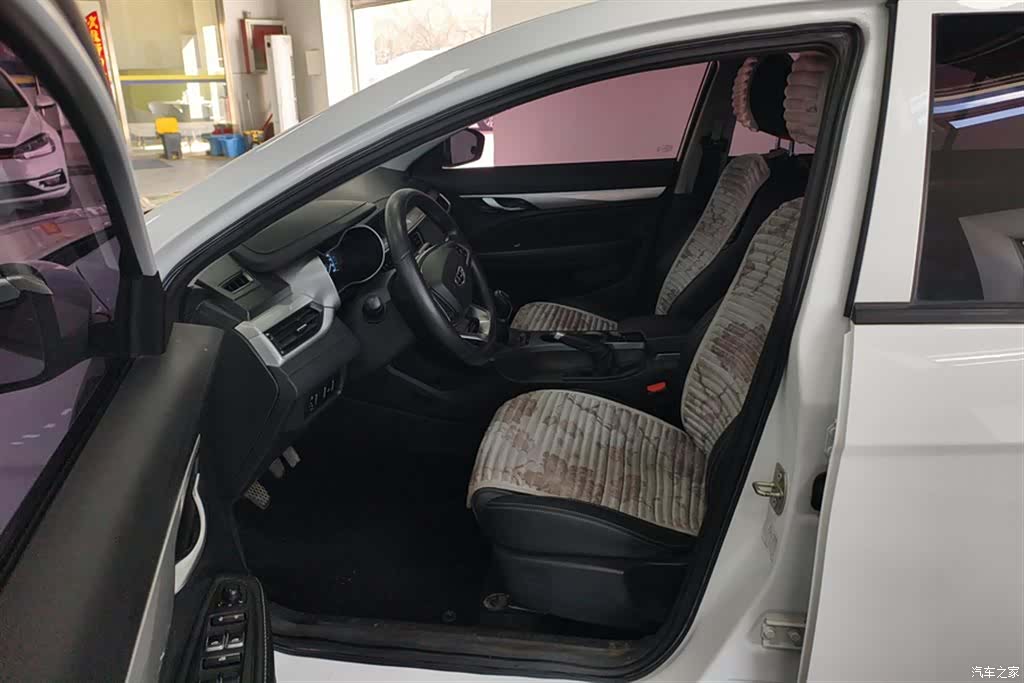 Geely Emgrand, 2020 9