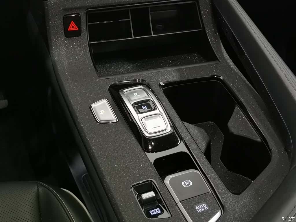 Hyundai Custo, 2022 13