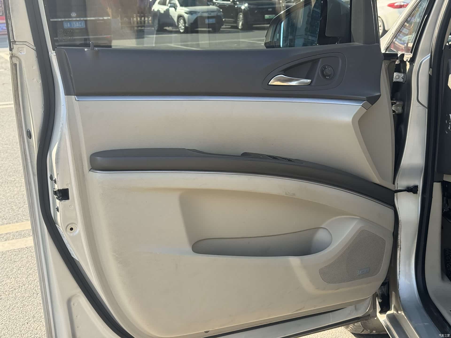 Buick GL8, 2011 11