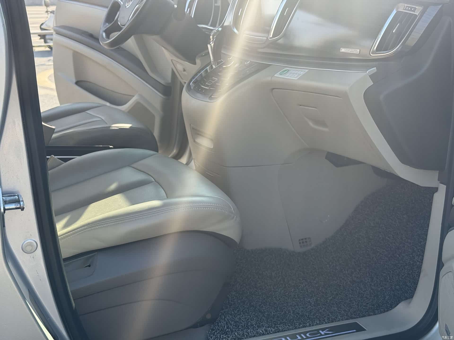 Buick GL8, 2011 14