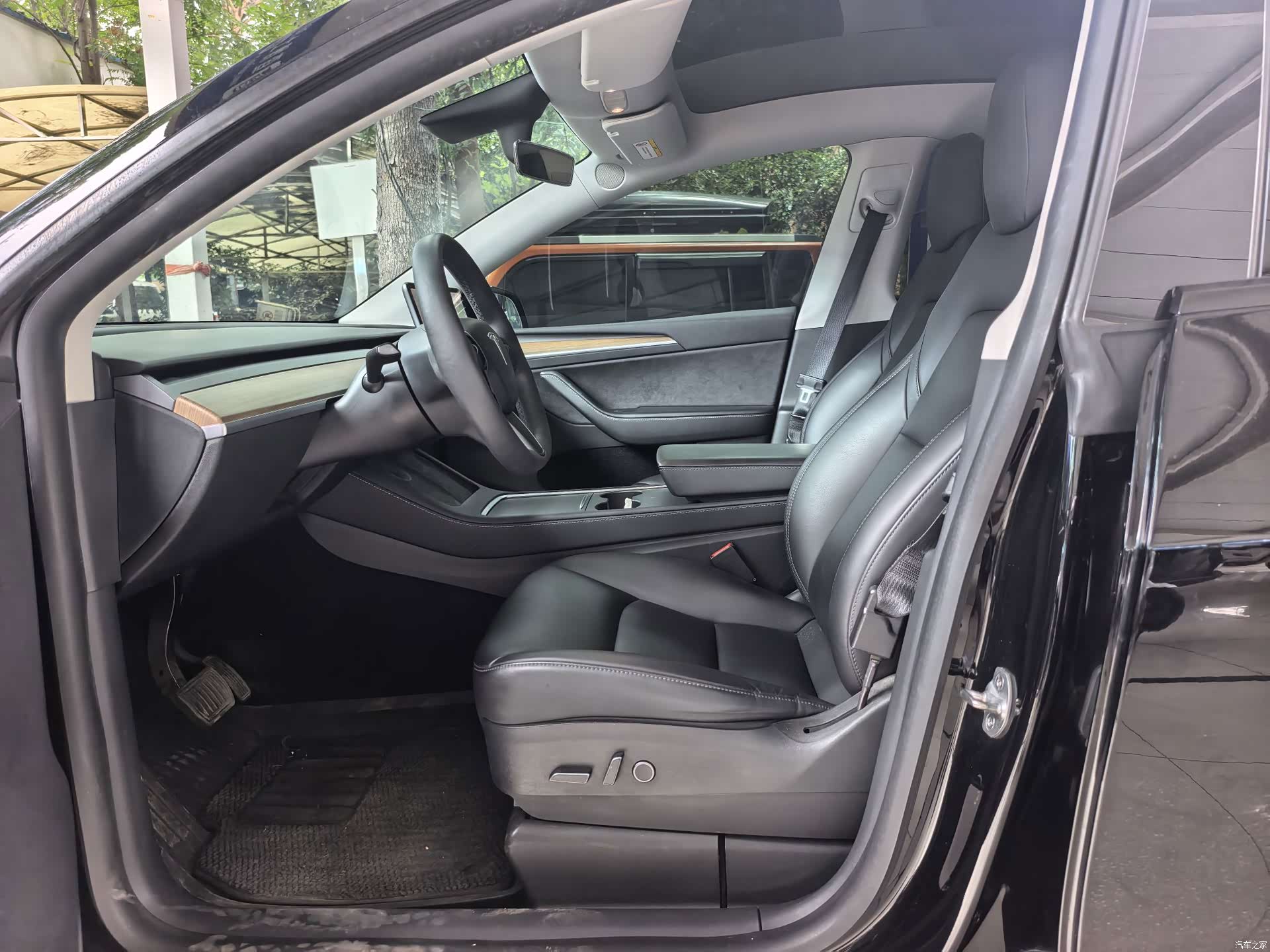 Tesla Model Y, 2021 все фото