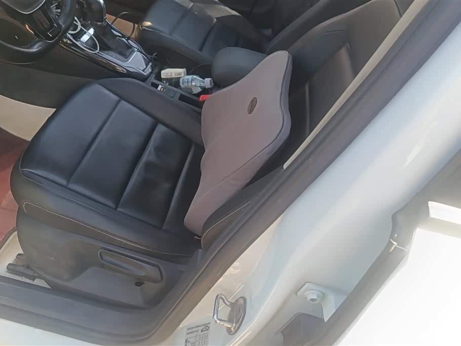 Volkswagen T-ROC exploring Songs