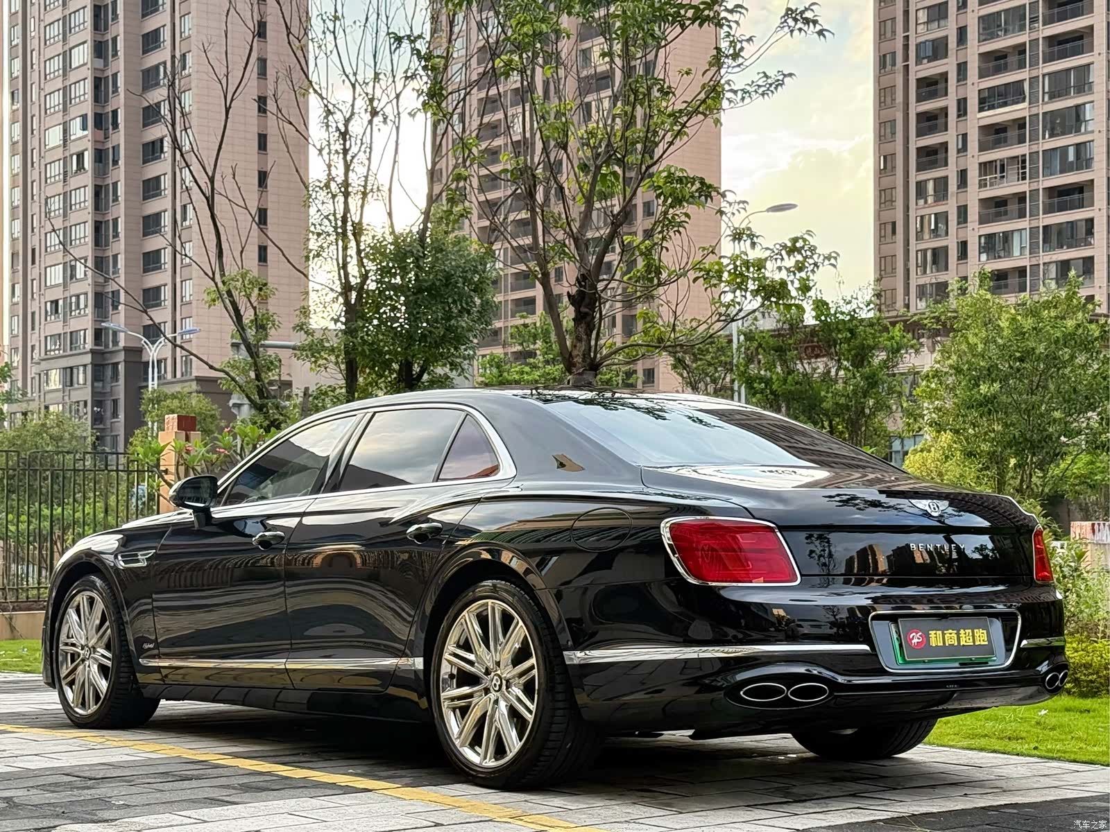 Bentley Flying Spur, 2022 4