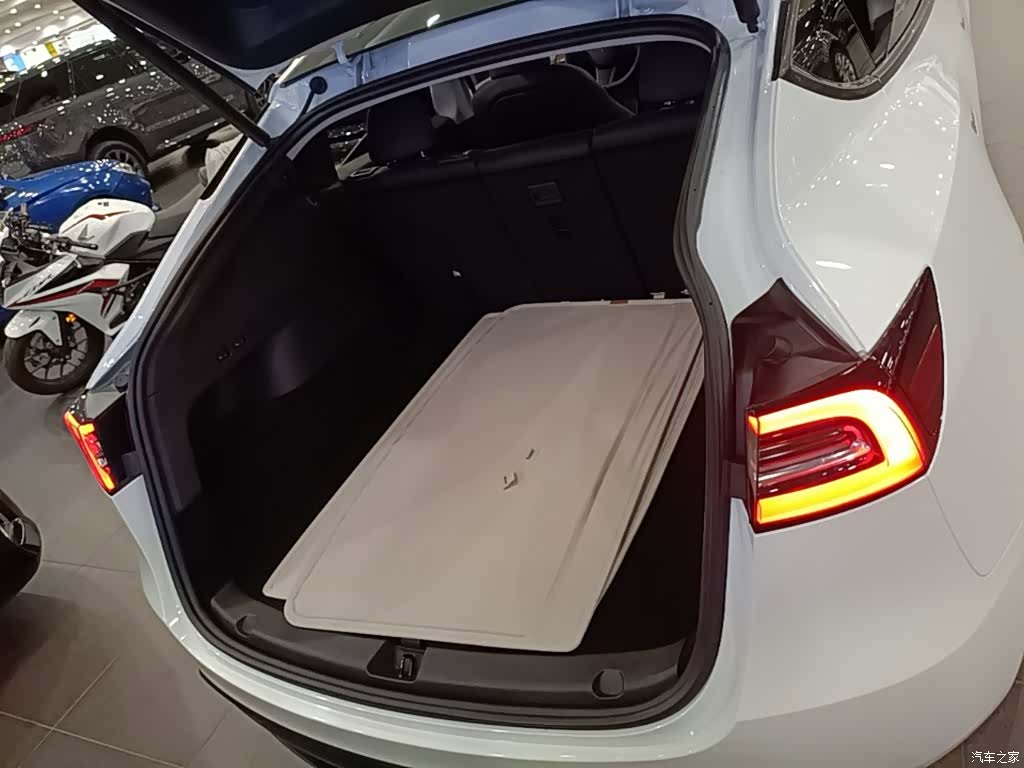 Tesla Model Y, 2023 19