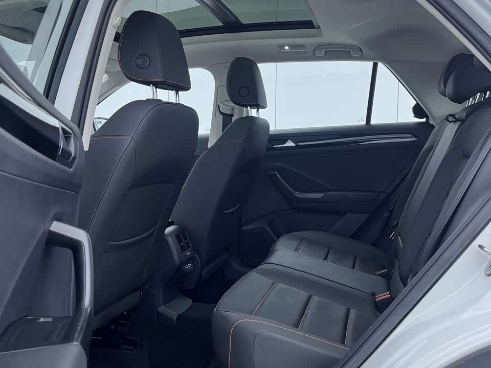 Volkswagen T-ROC exploring Songs