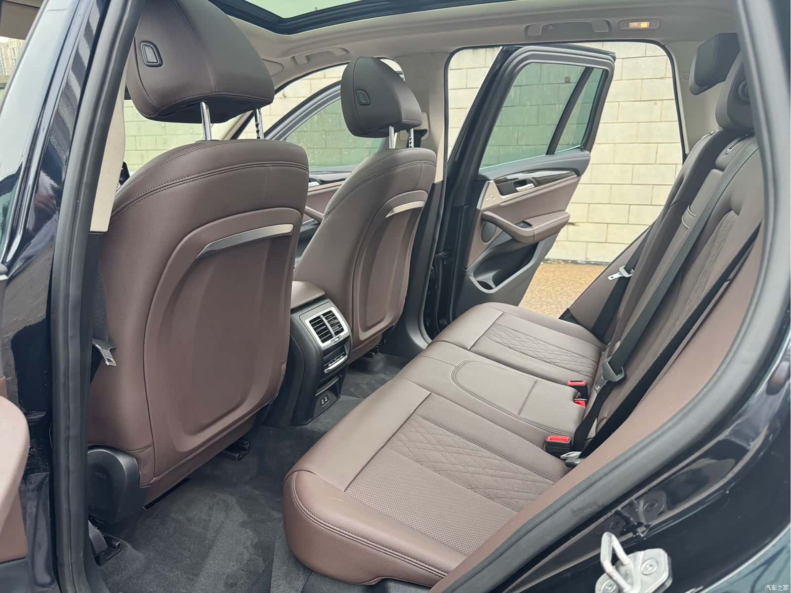 BMW iX3, 2023 все фото