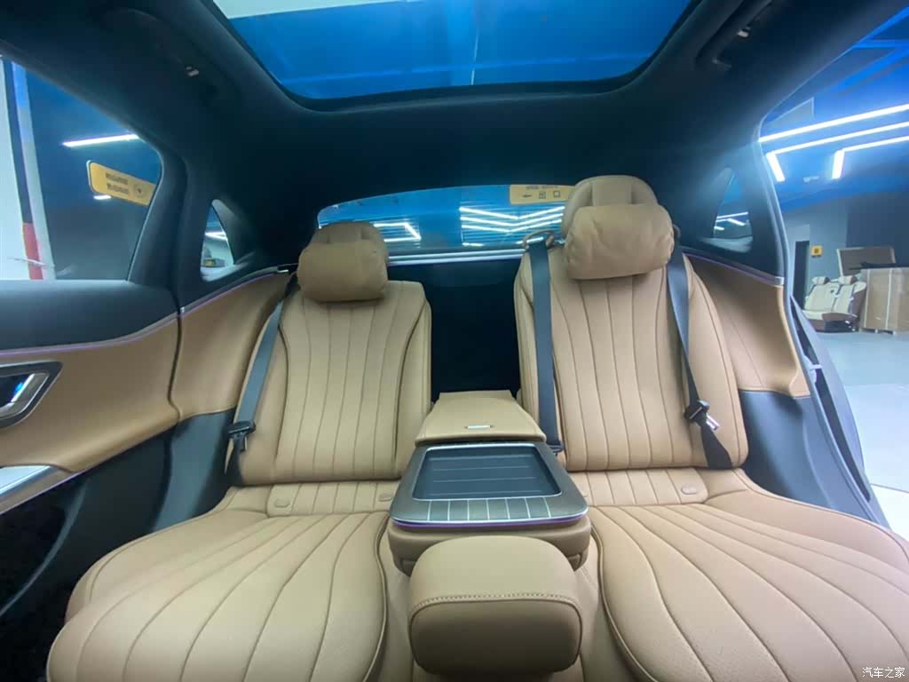 Mercedes-Benz E-Class, 2024 27