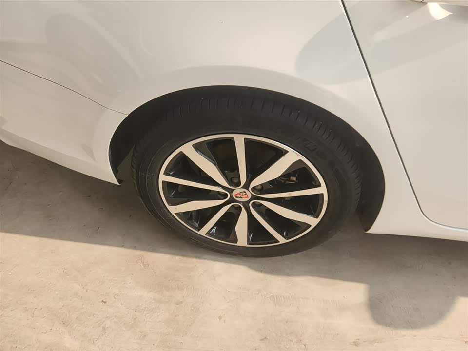 Roewe i6