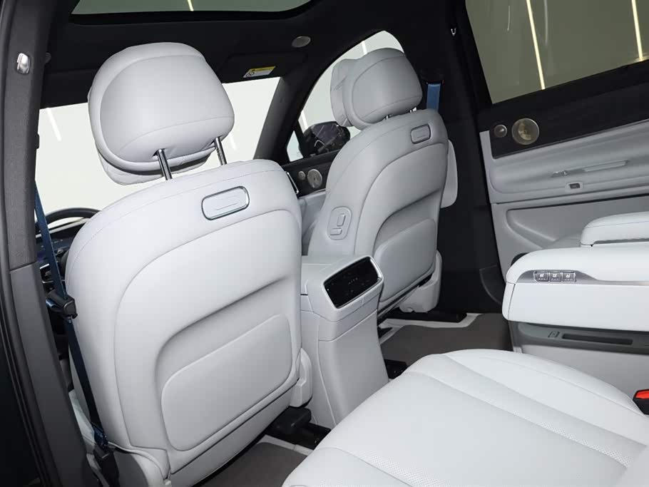 AITO Ask the world M9