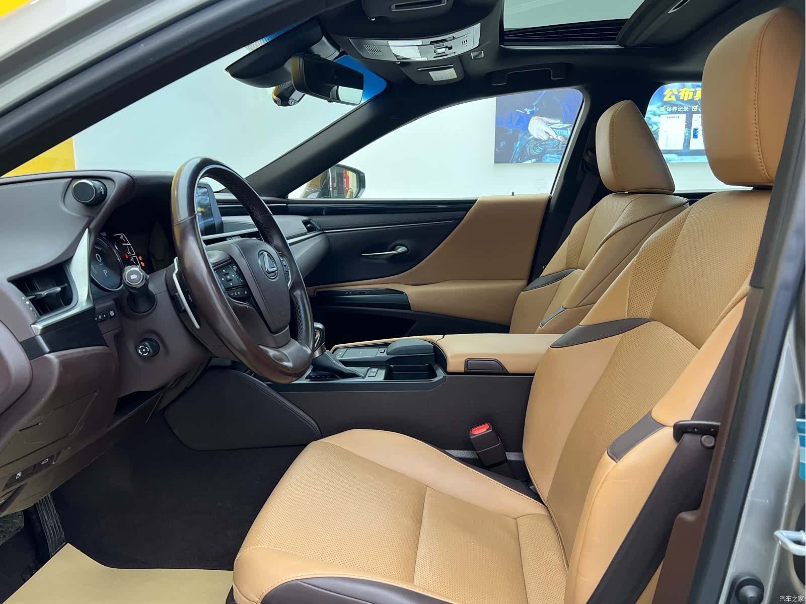 Lexus ES, 2021 3