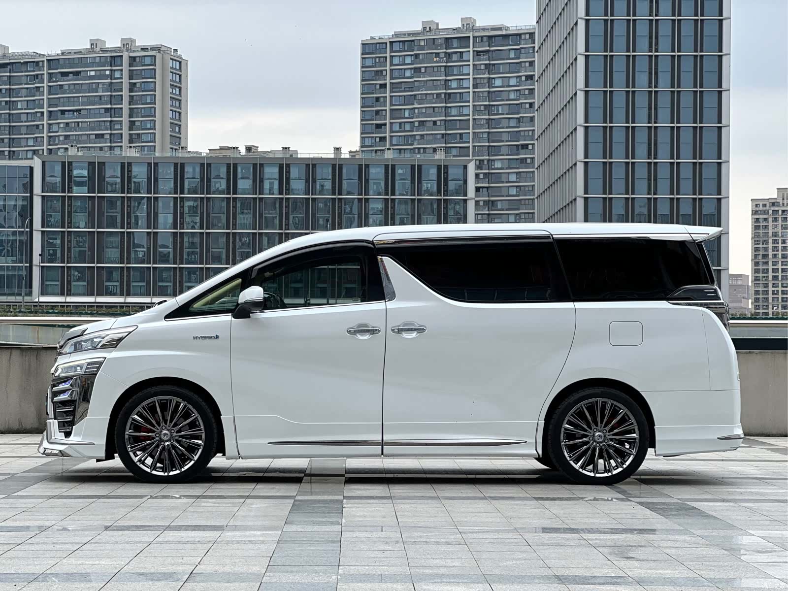 Toyota Vellfire, 2020 4