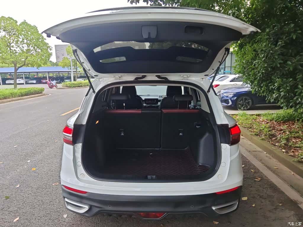 Geely Coolray, 2021 19