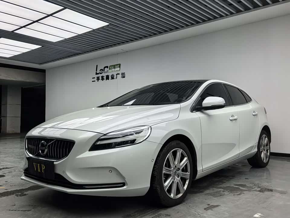 Volvo V40