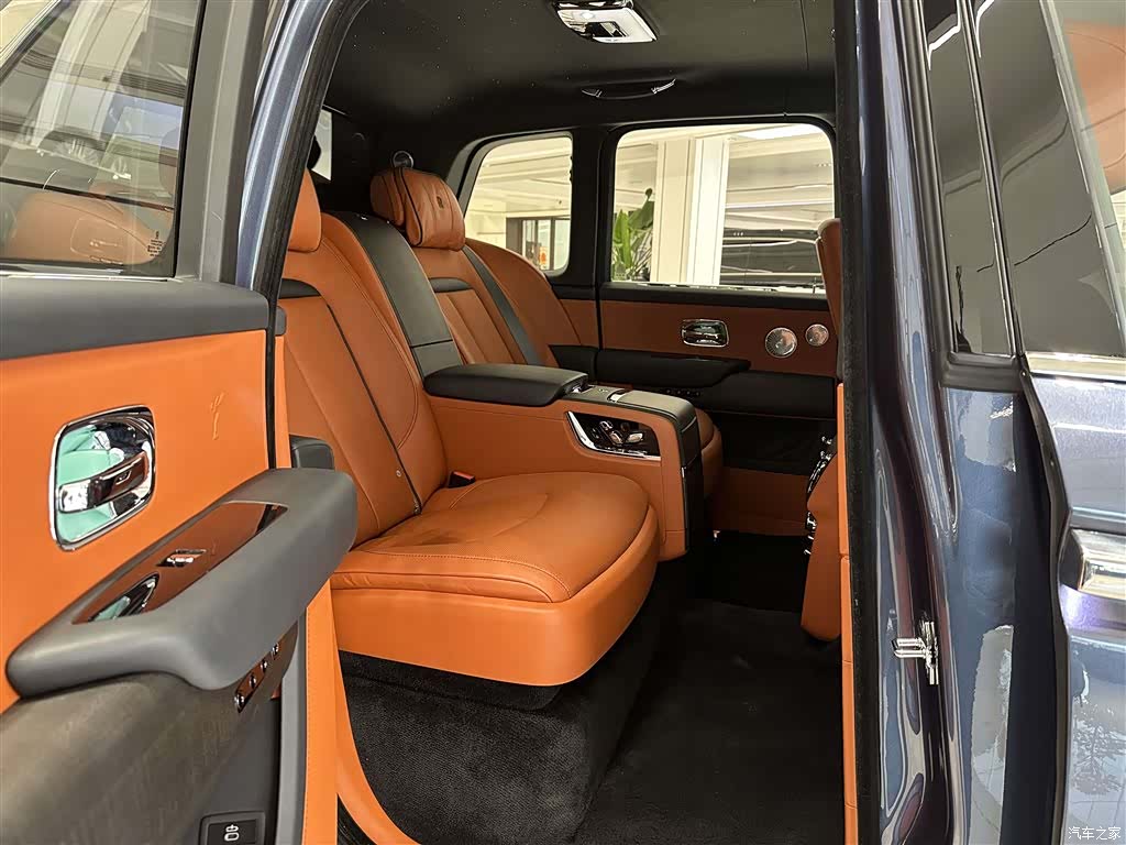 Rolls-Royce Cullinan, 2023 18