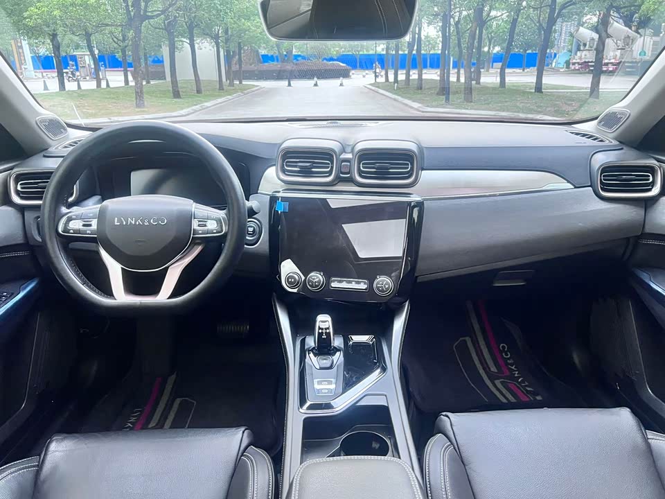 Lynk & Co 03