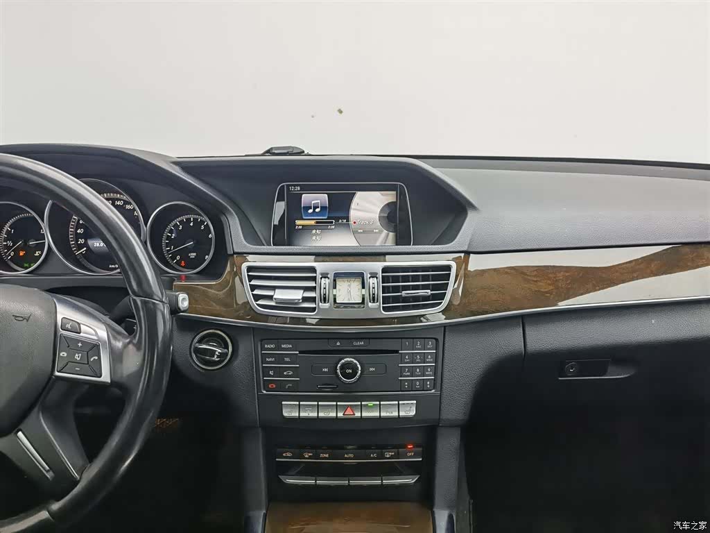 Mercedes-Benz E-Class, 2015 12