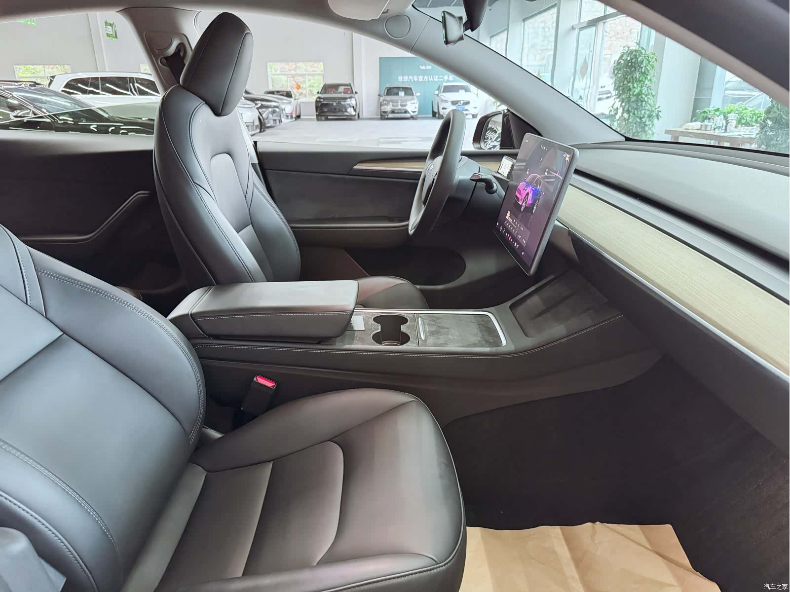 Tesla Model Y, 2023 18